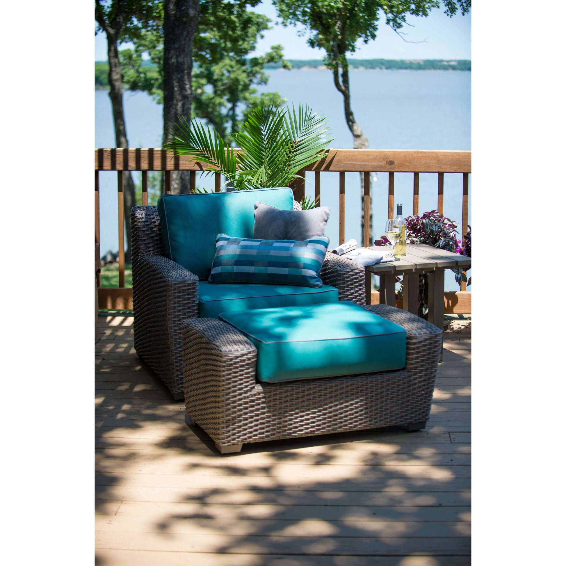 Woodard Augusta Wicker Lounge Chair S592011