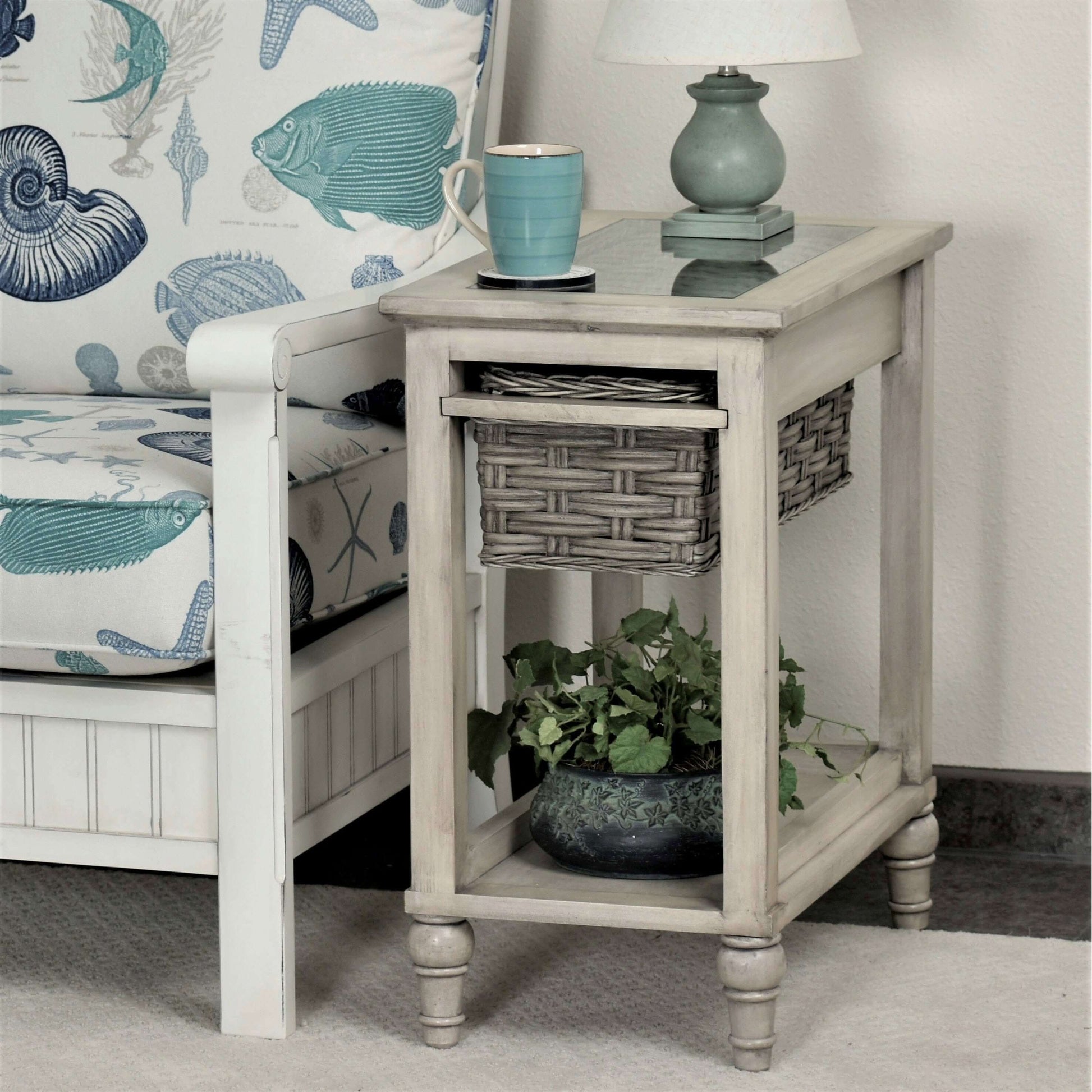 Sea Winds Trading Island Breeze Chairside Table B59109